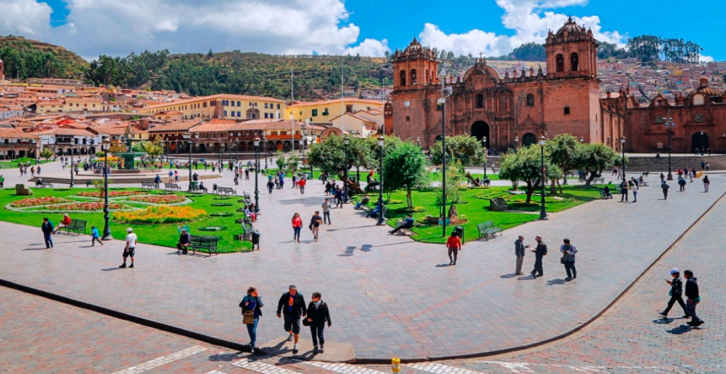 How to get to Cusco by car?