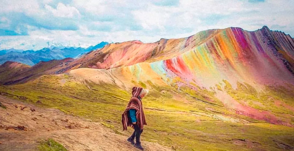 Walk to the Mountain of the Seven Colors of Palccoyo